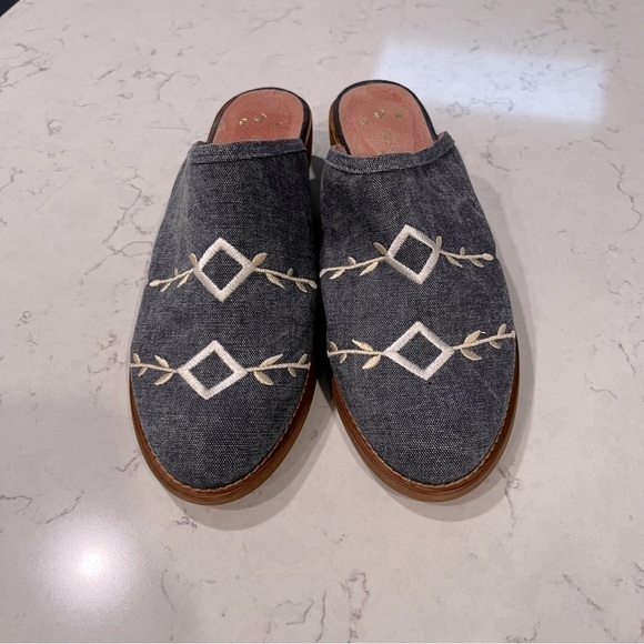 MUSSE & CLOUD Denim Southwestern Embroidered Almond Toe Mules Size US 8 - Picture 3 of 12